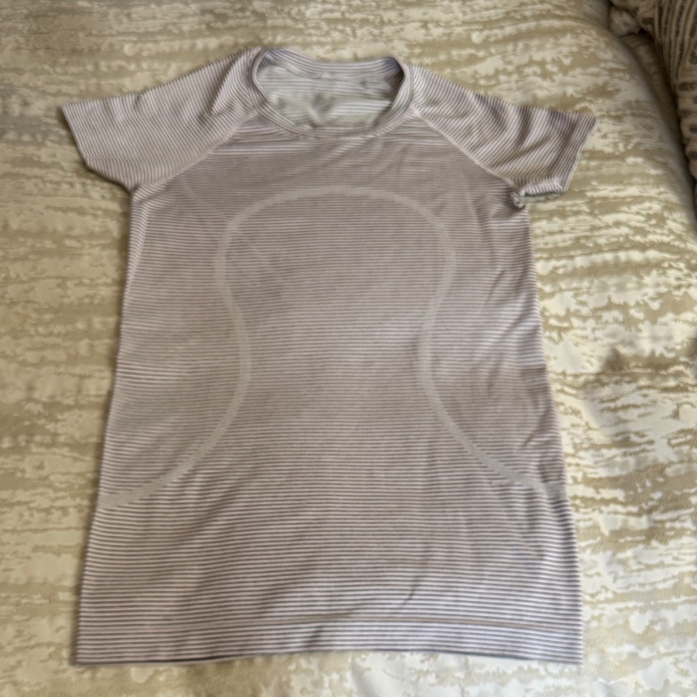 lululemon athletica Swiftly Tech Size 6 long. Light Gray Striped Tee